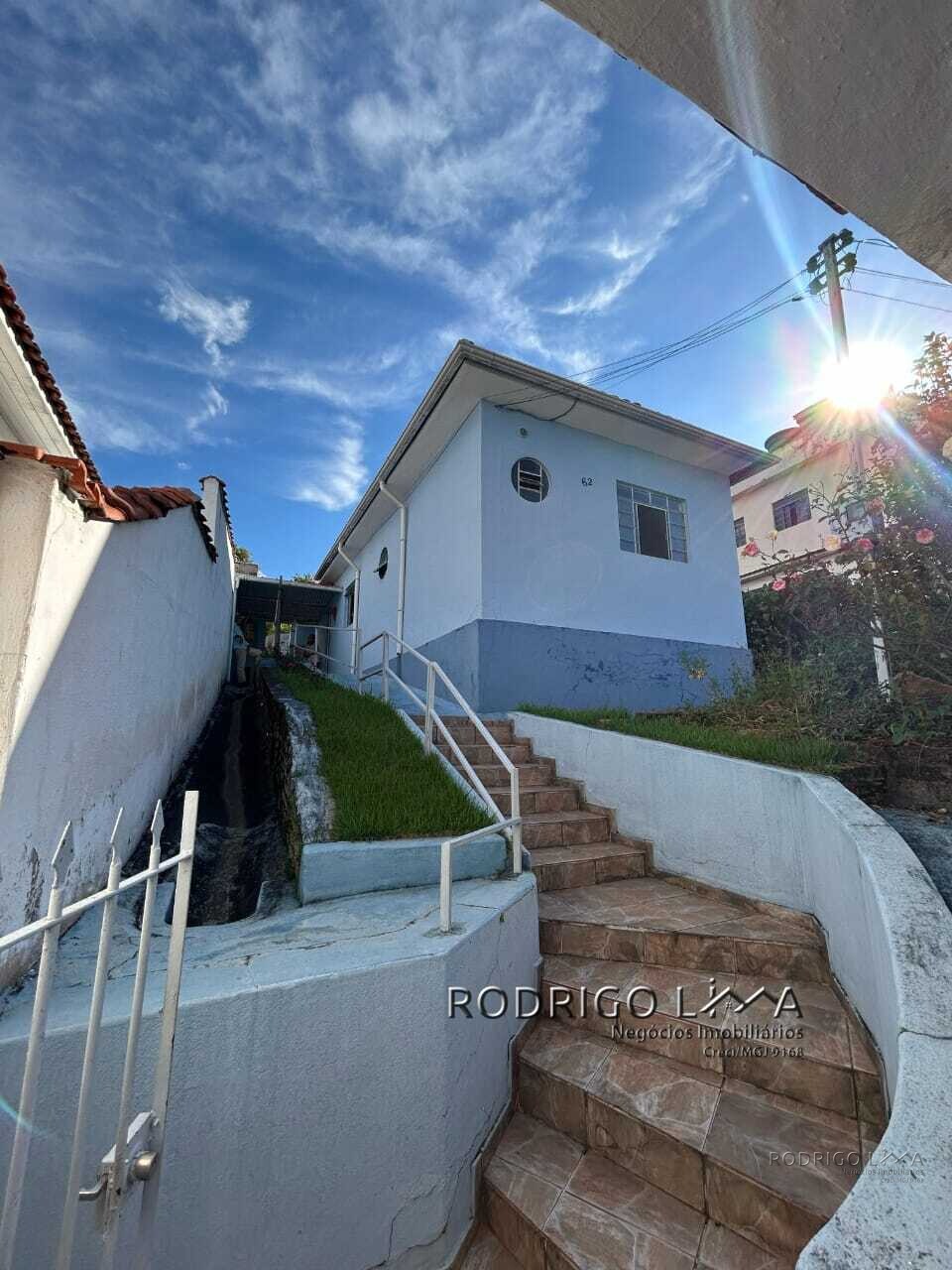 Casa com terreno amplo para venda em São Lourenço MG