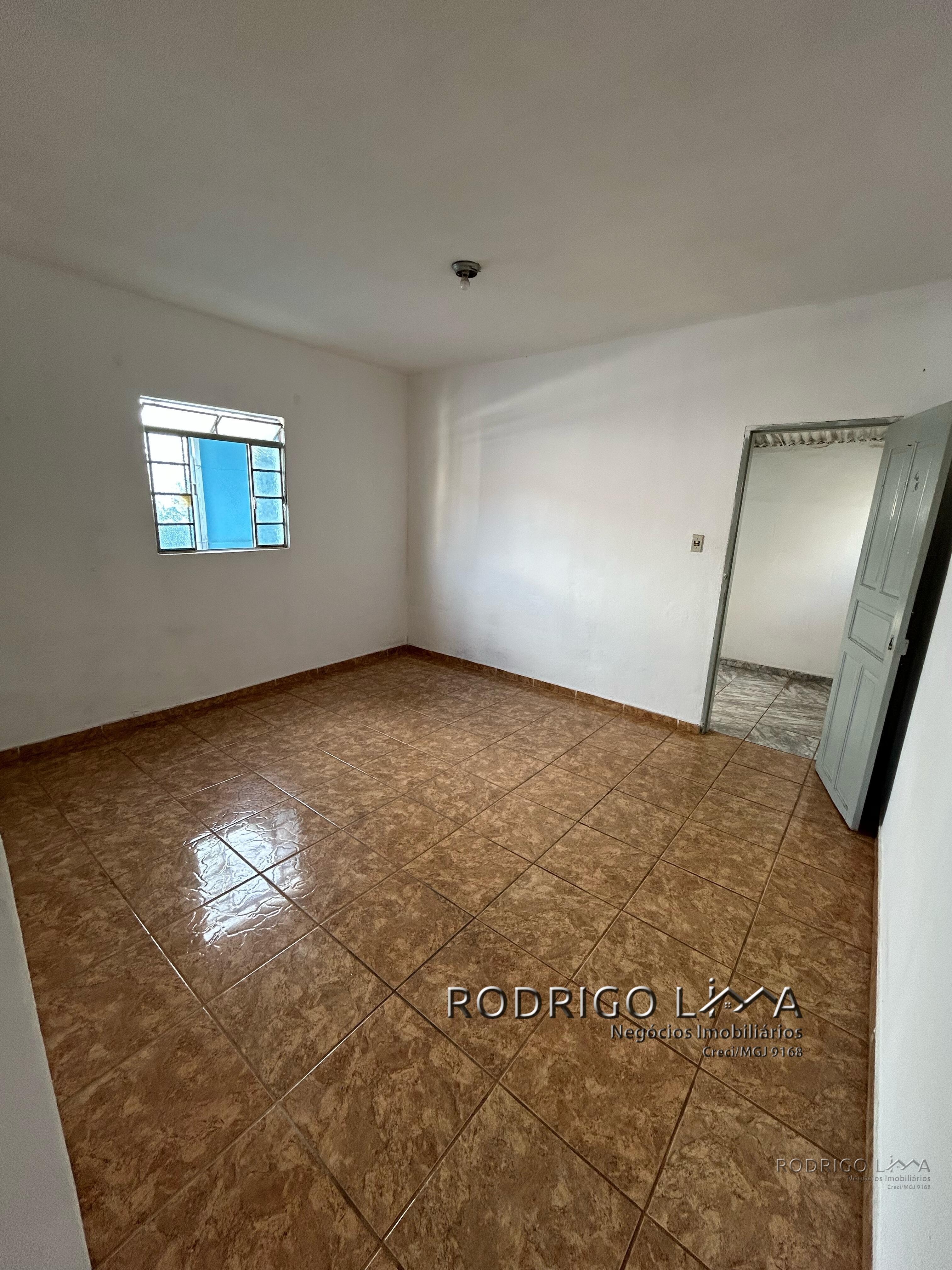 Casa com terreno amplo para venda em São Lourenço MG