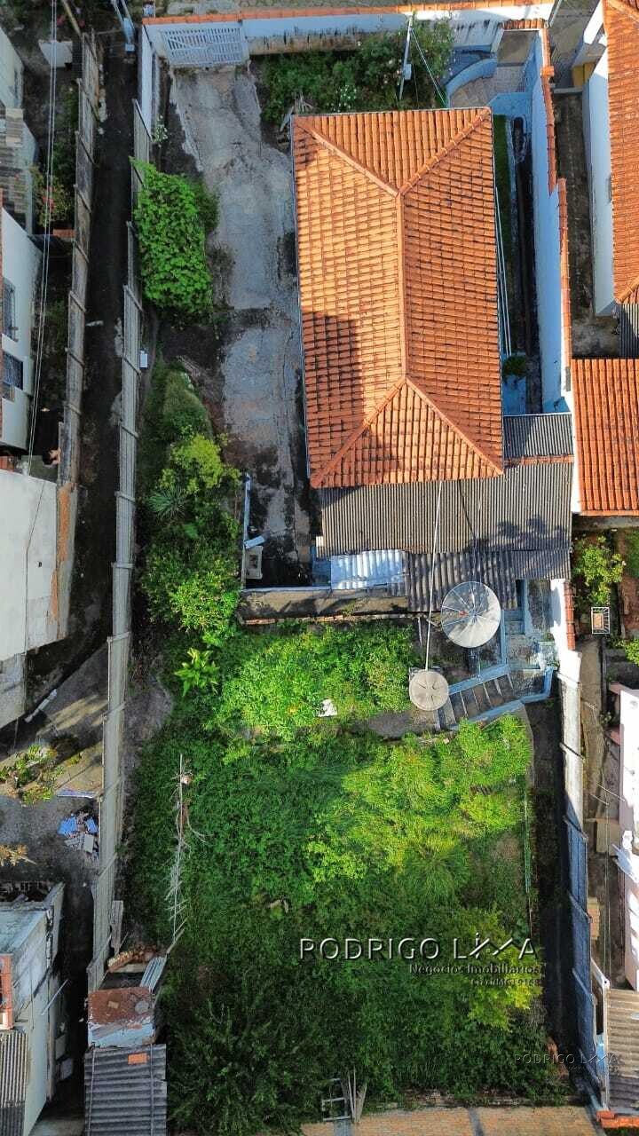 Casa com terreno amplo para venda em São Lourenço MG