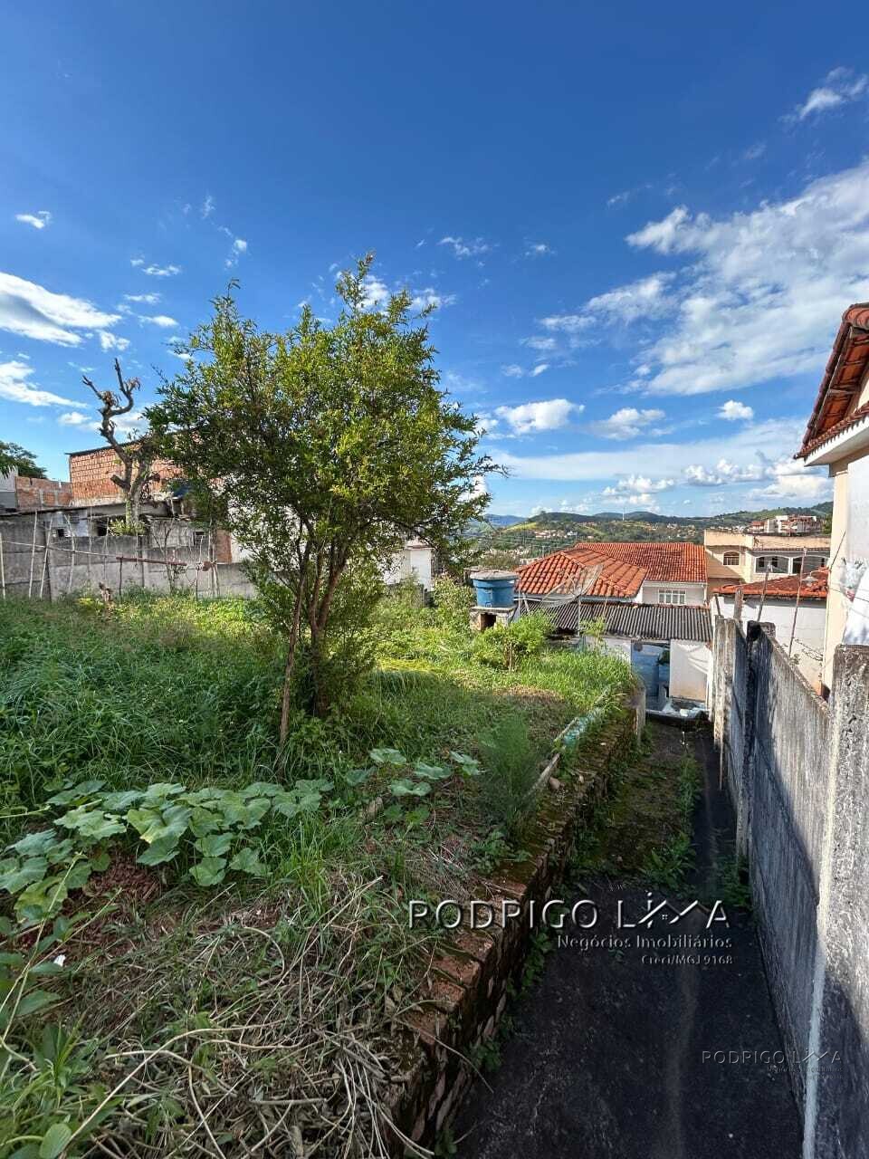 Casa com terreno amplo para venda em São Lourenço MG