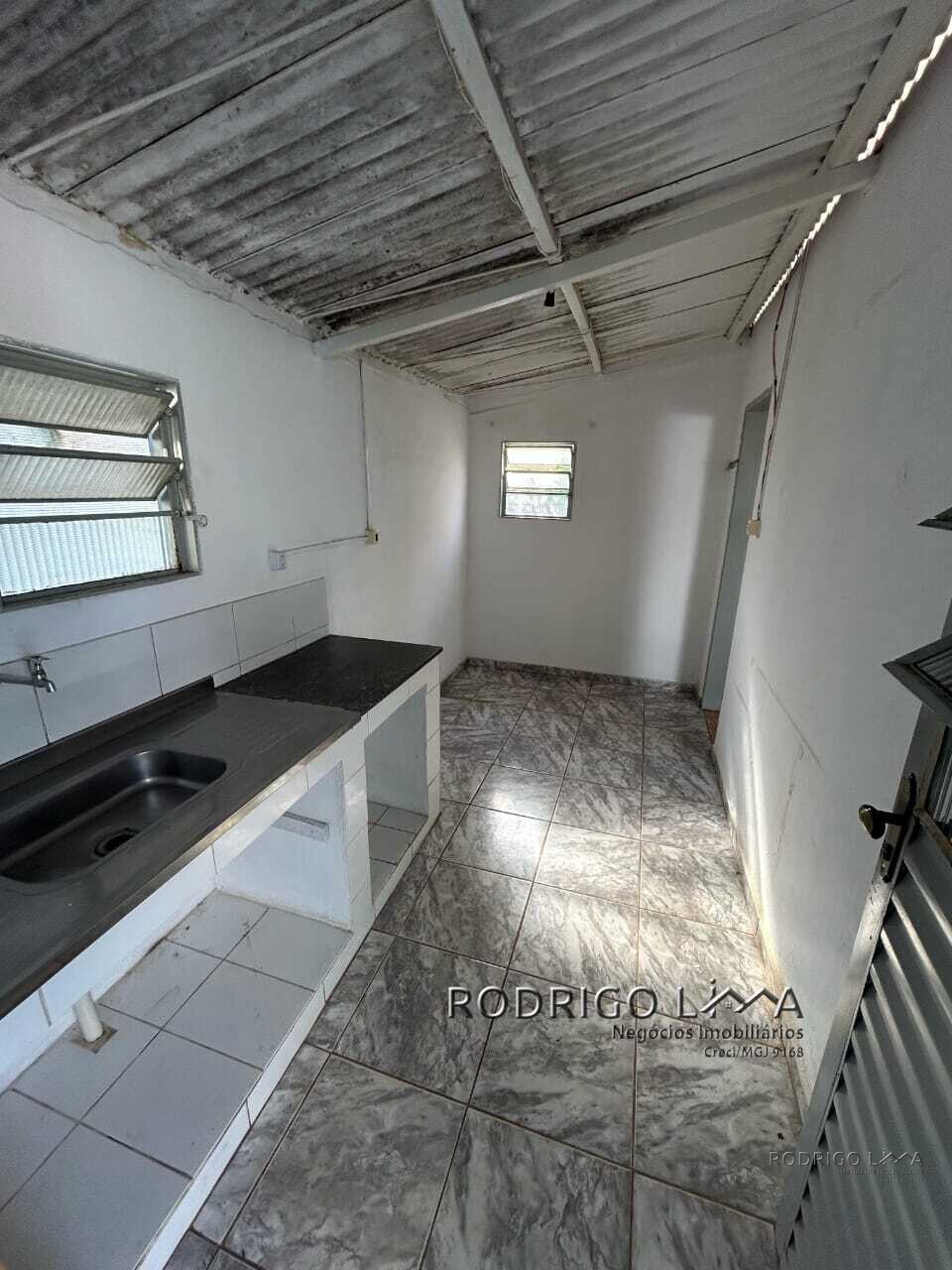 Casa com terreno amplo para venda em São Lourenço MG