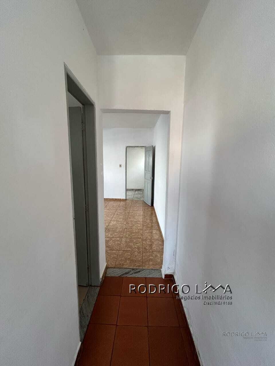 Casa com terreno amplo para venda em São Lourenço MG